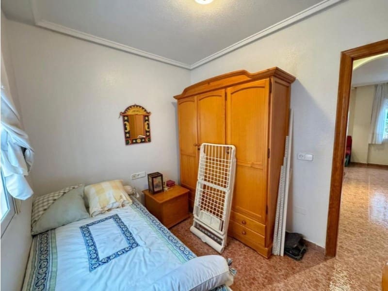 3 slaapkamer Halfvrijstaande villa te koop in Torrevieja met zwembad - € 330.000 (Ref: 10042964)