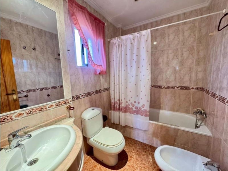 3 slaapkamer Halfvrijstaande villa te koop in Torrevieja met zwembad - € 330.000 (Ref: 10042964)