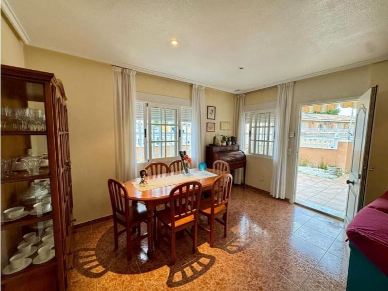 3 slaapkamer Halfvrijstaande villa te koop in Torrevieja met zwembad - € 330.000 (Ref: 10042964)