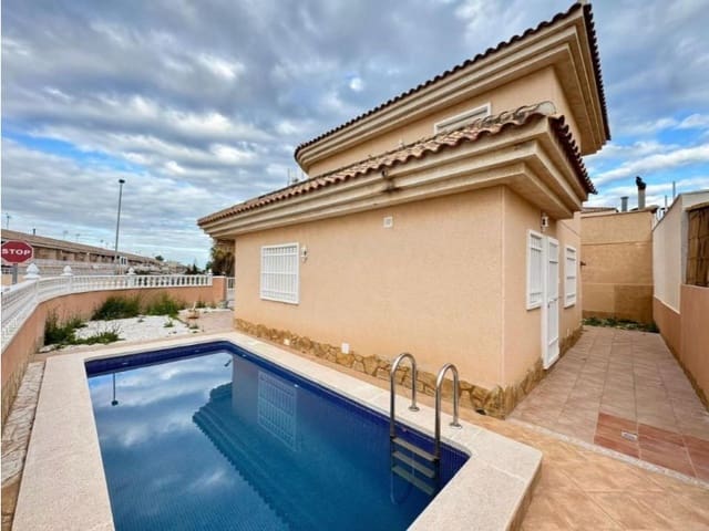 3 slaapkamer Halfvrijstaande villa te koop in Los Balcones - Los Altos, Torrevieja met zwembad - € 330.000 (Ref: 10042964)