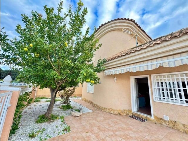 3 slaapkamer Halfvrijstaande villa te koop in Los Balcones - Los Altos, Torrevieja met zwembad - € 330.000 (Ref: 10042964)