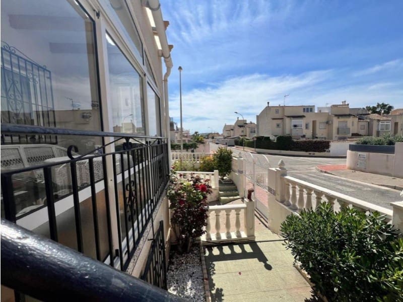 3 bedroom Villa for sale in Torrevieja with pool - € 315,000 (Ref: 10042979)
