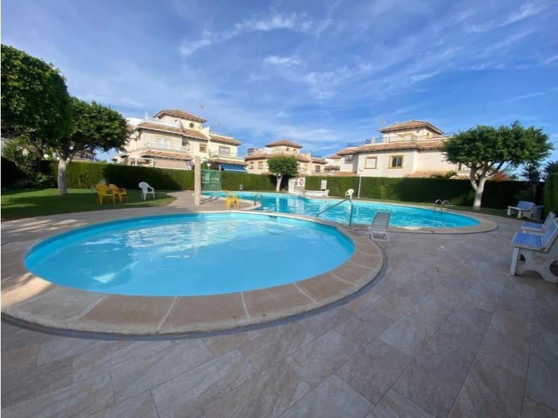 Chalet de 2 habitaciones en Orihuela Costa en venta - 186.000 € (Ref: 10042982)
