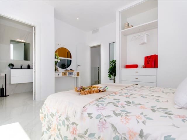 3 makuuhuone Huvila myytävänä paikassa Orihuela ciudad, Orihuela mukana uima-altaan 
autotalli - 459 000 € (Ref: 10042983)