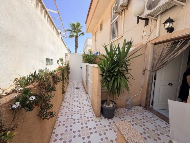 2 makuuhuone Bungalow myytävänä paikassa Los Europeos, Torrevieja mukana 
autotalli - 169 000 € (Ref: 10042985)
