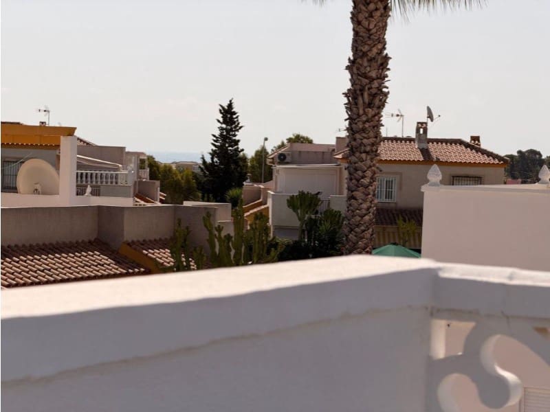 Pareado de 3 habitaciones en Torrevieja en venta con piscina - 245.000 € (Ref: 10042992)