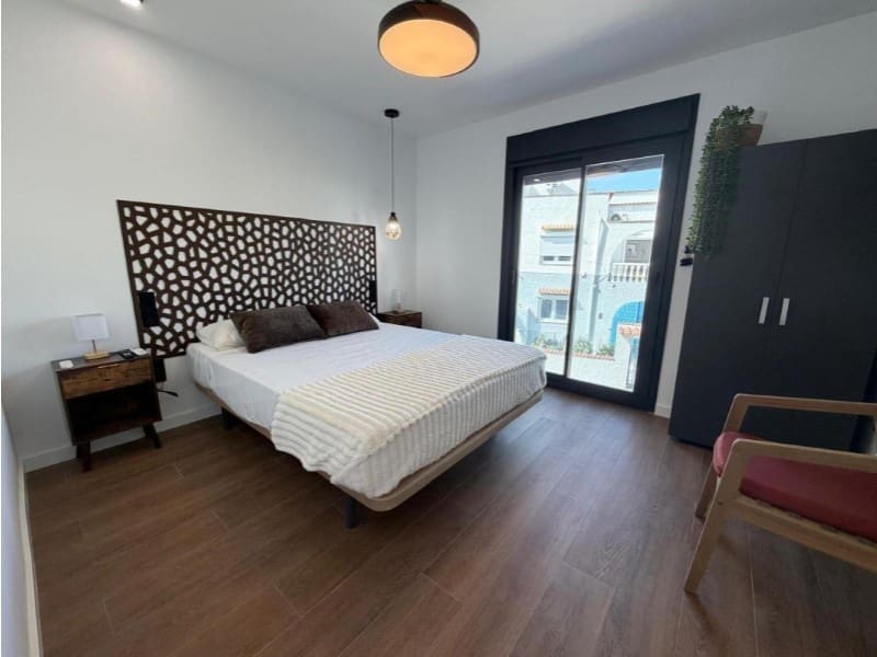 3 soveværelse Semi-Rækkehus til salg i Torrevieja med swimmingpool - € 539.000 (Ref: 10042993)