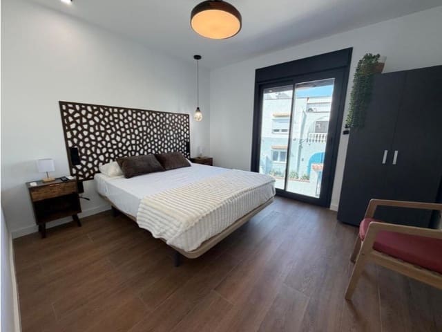 3 soveværelse Semi-Rækkehus til salg i Nueva Torrevieja, Torrevieja med swimmingpool - € 539.000 (Ref: 10042993)