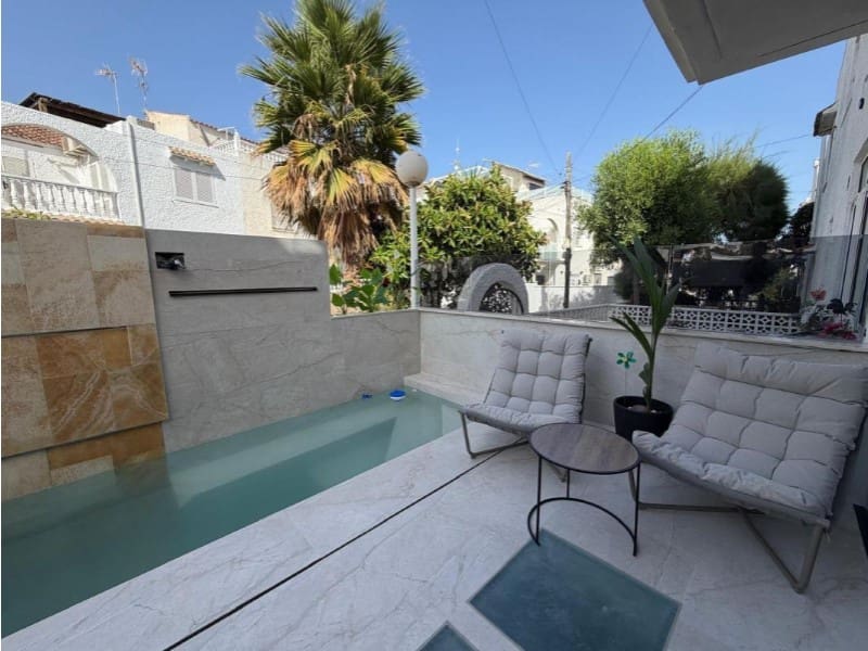 3 soveværelse Semi-Rækkehus til salg i Torrevieja med swimmingpool - € 539.000 (Ref: 10042993)