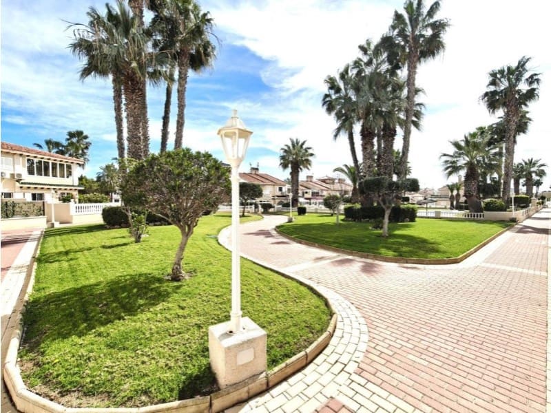 2 slaapkamer Halfvrijstaande villa te koop in Orihuela met zwembad - € 185.000 (Ref: 10047289)