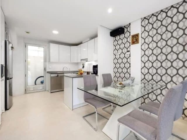 3 soveværelse Semi-Rækkehus til salg i Aguas Nuevas, Torrevieja med swimmingpool - € 350.000 (Ref: 10047295)