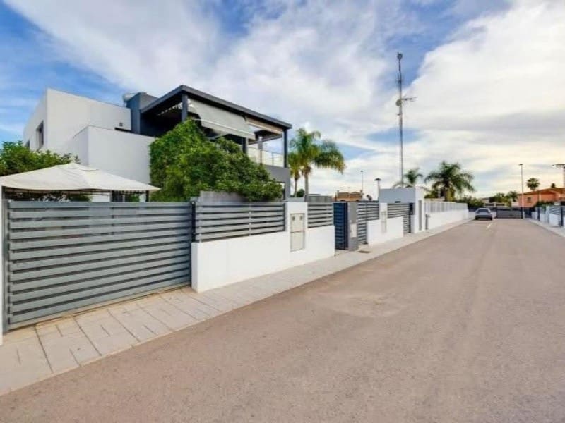 3 soveværelse Semi-Rækkehus til salg i Aguas Nuevas med swimmingpool - € 350.000 (Ref: 10047295)