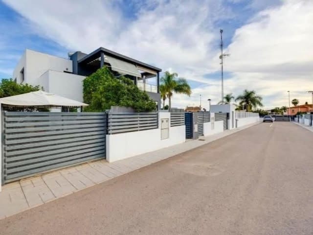 3 soveværelse Semi-Rækkehus til salg i Aguas Nuevas, Torrevieja med swimmingpool - € 350.000 (Ref: 10047295)