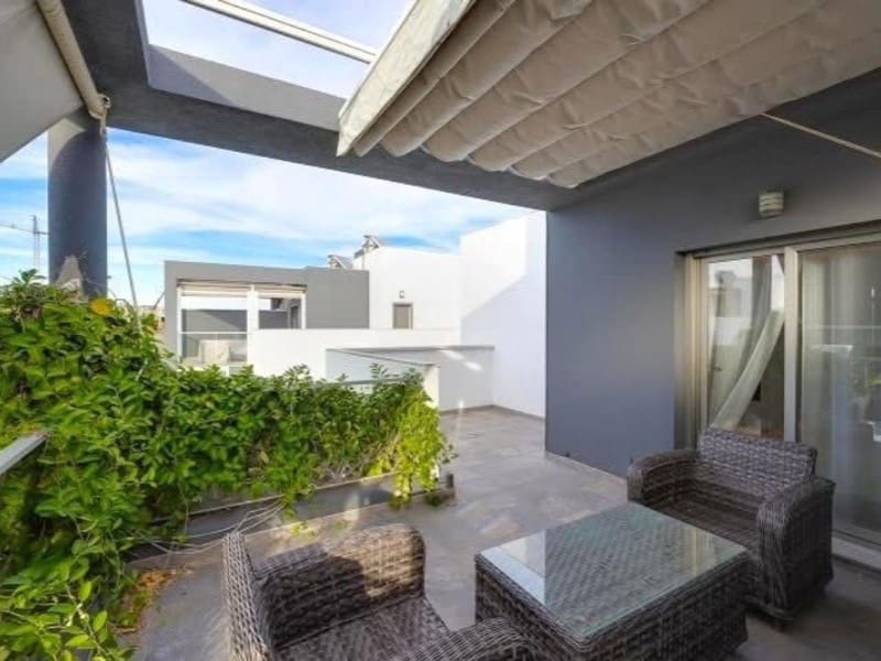 3 soveværelse Semi-Rækkehus til salg i Aguas Nuevas med swimmingpool - € 350.000 (Ref: 10047295)