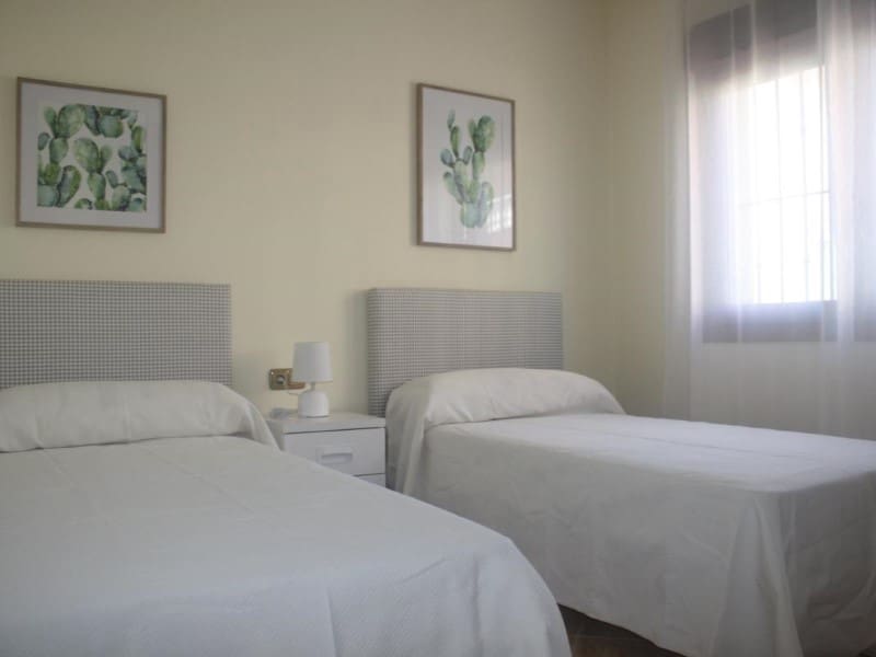 Chalet de 3 habitaciones en Torrevieja en venta con piscina garaje - 550.000 € (Ref: 10050257)