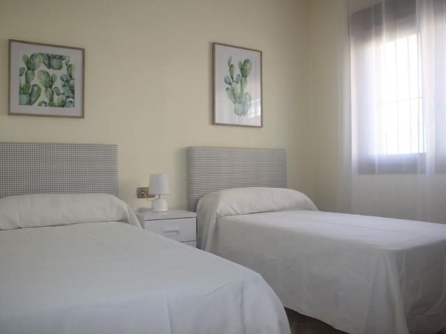 Chalet de 3 habitaciones en Los Balcones - Los Altos, Torrevieja en venta con piscina garaje - 550.000 € (Ref: 10050257)