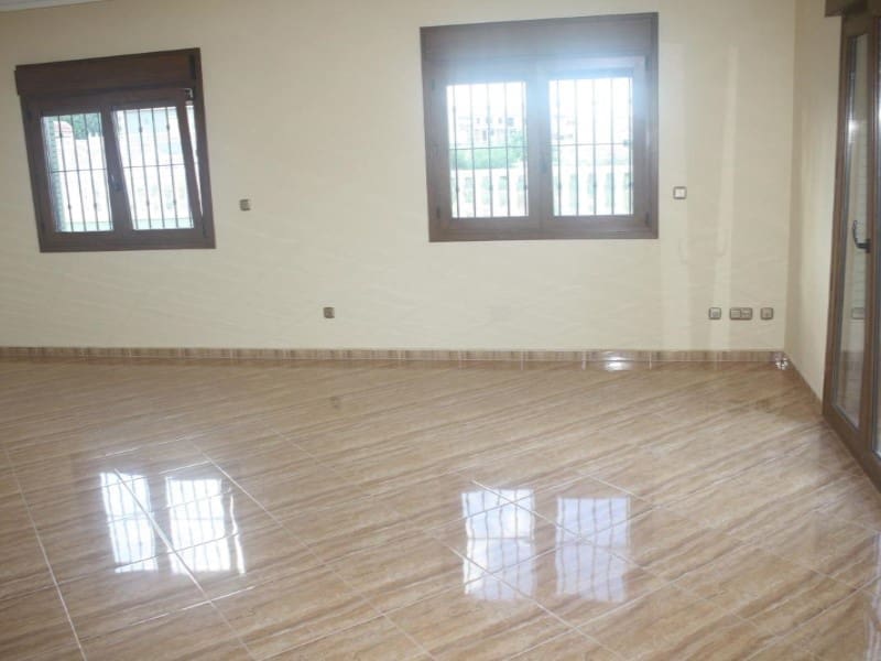 Chalet de 3 habitaciones en Torrevieja en venta con piscina garaje - 550.000 € (Ref: 10050257)