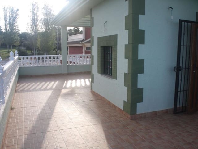 Chalet de 3 habitaciones en Los Balcones - Los Altos, Torrevieja en venta con piscina garaje - 550.000 € (Ref: 10050257)