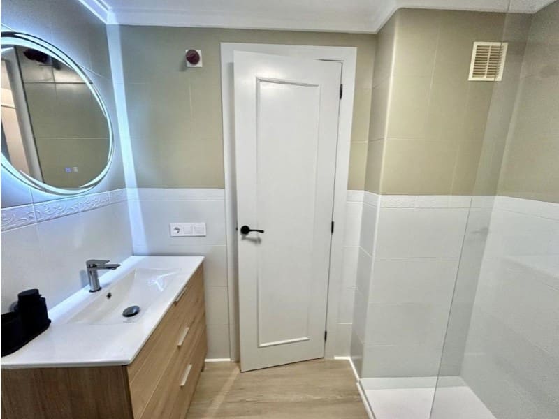 1 bedroom Apartment for sale in Torrevieja with pool - € 149,000 (Ref: 10061956)