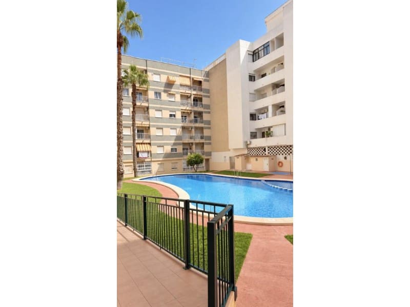 3 quarto Apartamento para venda em Torrevieja com piscina - 150 000 € (Ref: 10078125)