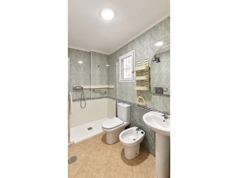 3 quarto Apartamento para venda em Torrevieja com piscina - 150 000 € (Ref: 10078125)