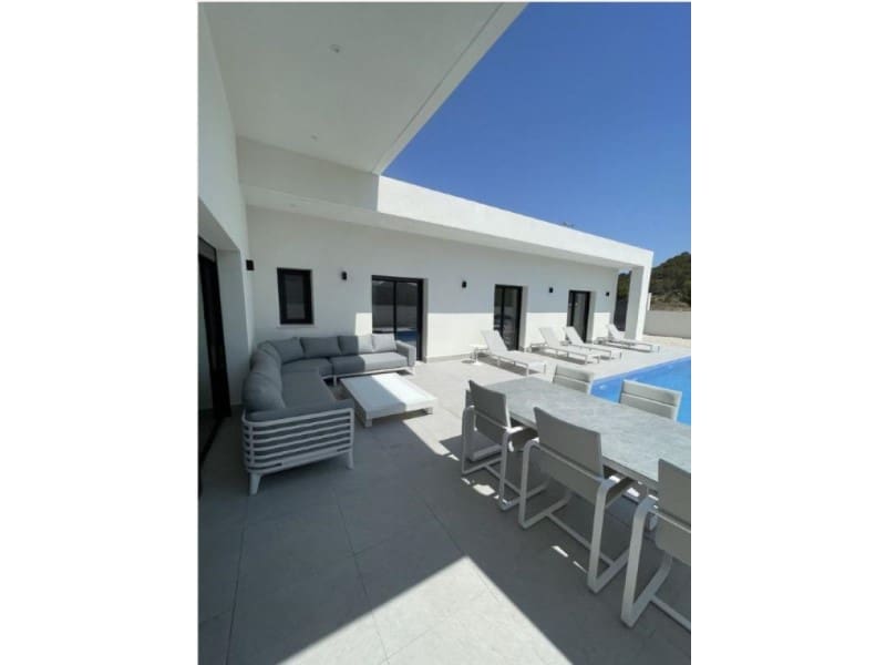 3 soveværelse Villa til salg i Pinoso med swimmingpool - € 365.000 (Ref: 10091167)