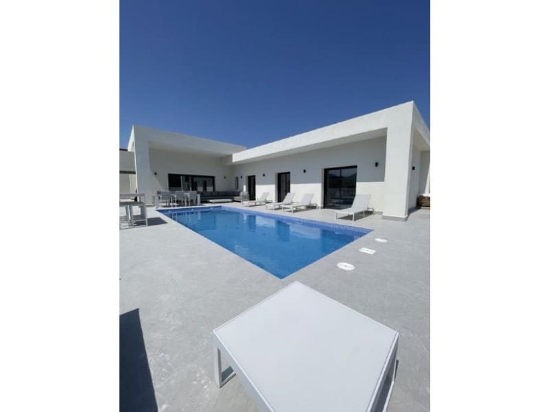3 soveværelse Villa til salg i Pinoso med swimmingpool - € 365.000 (Ref: 10091167)