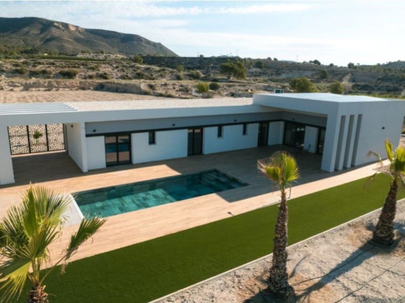 3 soveværelse Villa til salg i Pinoso med swimmingpool - € 365.000 (Ref: 10091167)