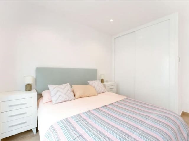 3 soverom Kjedet enebolig til salgs i Pilar de la Horadada ciudad, Pilar de la Horadada med svømmebasseng garasje - € 425 000 (Ref: 10111758)