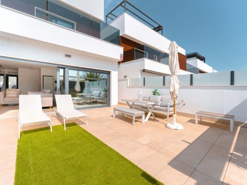 3 soveværelse Semi-Rækkehus til salg i Pilar de la Horadada med swimmingpool - € 425.000 (Ref: 10111758)