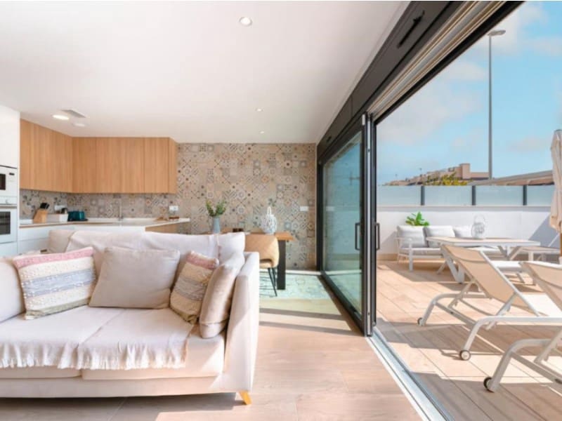 3 soveværelse Semi-Rækkehus til salg i Pilar de la Horadada med swimmingpool - € 425.000 (Ref: 10111758)
