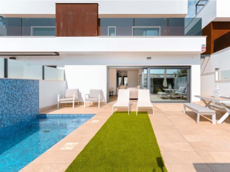 3 soveværelse Semi-Rækkehus til salg i Pilar de la Horadada med swimmingpool - € 425.000 (Ref: 10111758)