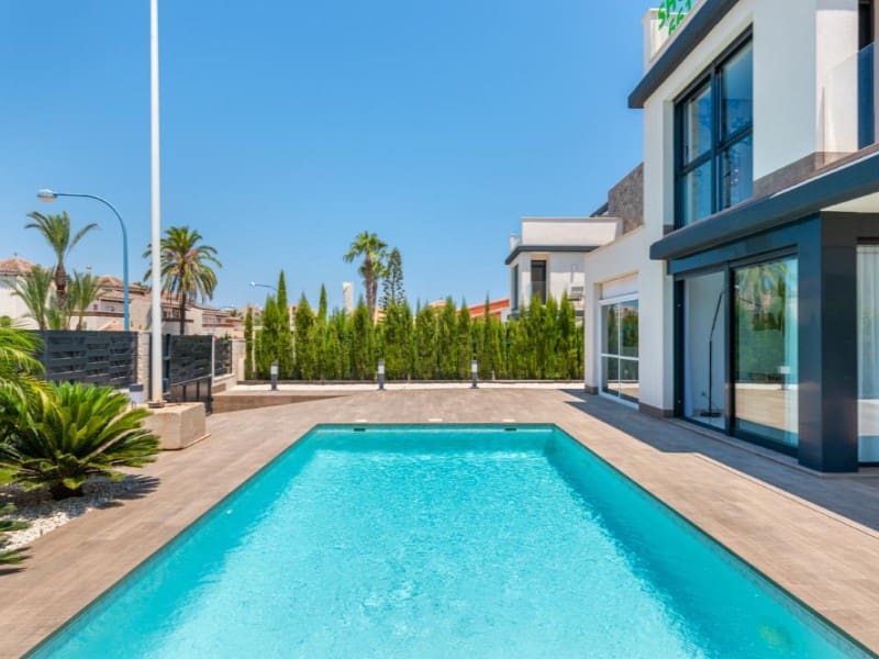 3 bedroom Villa for sale in Playa Honda with pool garage - € 790,000 (Ref: 10124347)