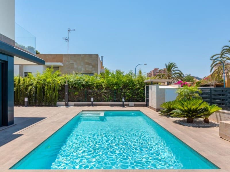 3 bedroom Villa for sale in Playa Honda with pool garage - € 790,000 (Ref: 10124347)