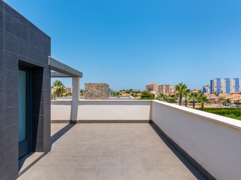 3 bedroom Villa for sale in Playa Honda with pool garage - € 790,000 (Ref: 10124347)