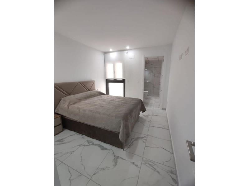 Lägenhet till salu i Torrevieja med pool - 299 900 € (Ref: 10124409)