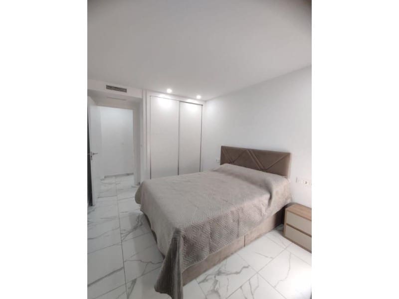 Lägenhet till salu i Torrevieja med pool - 299 900 € (Ref: 10124409)