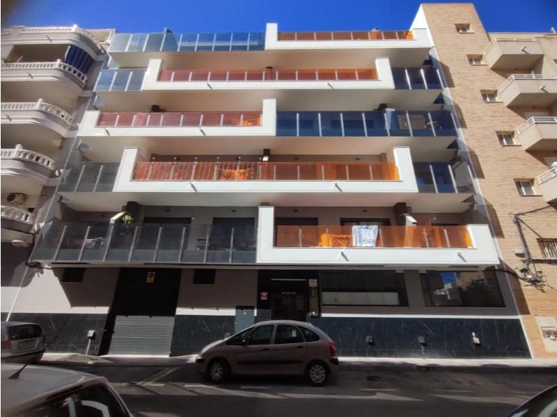 Lägenhet till salu i Torrevieja med pool - 299 900 € (Ref: 10124409)