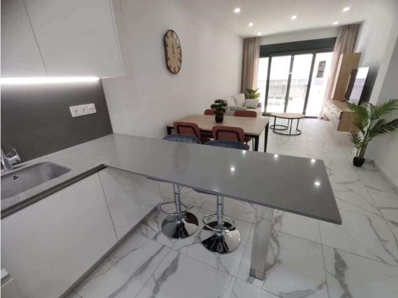 Lägenhet till salu i Torrevieja med pool - 299 900 € (Ref: 10124409)