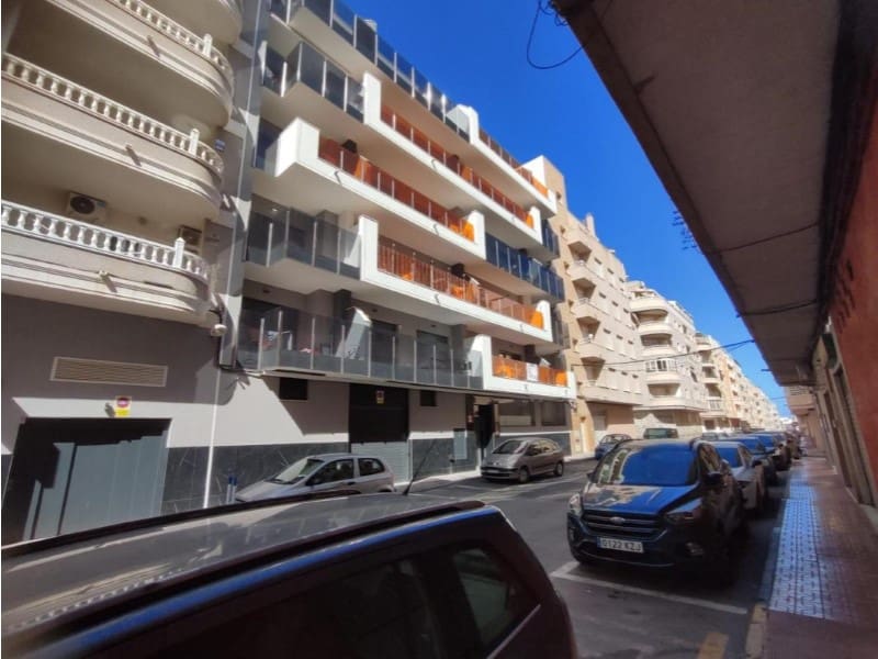 Lägenhet till salu i Torrevieja med pool - 299 900 € (Ref: 10124409)