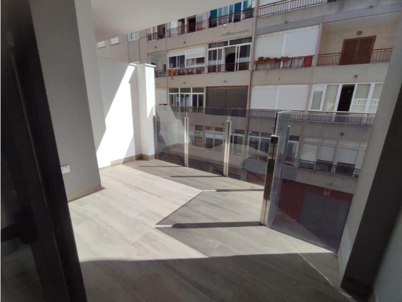 Lägenhet till salu i Torrevieja med pool - 299 900 € (Ref: 10124409)