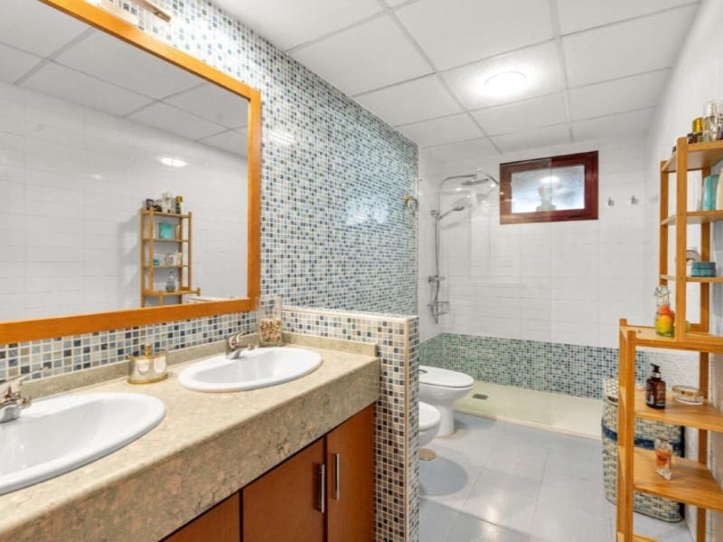 4 sypialnia Apartament na sprzedaż w Playa de San Juan z basenem garażem - 795 000 € (Ref: 10124428)
