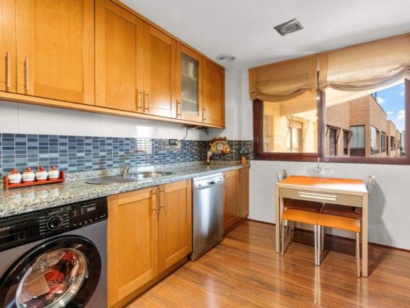 4 sypialnia Apartament na sprzedaż w Playa de San Juan z basenem garażem - 795 000 € (Ref: 10124428)