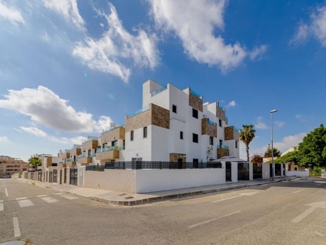 3 soverom Kjedet enebolig til salgs i Orihuela ciudad, Orihuela med svømmebasseng - € 315 000 (Ref: 10132708)