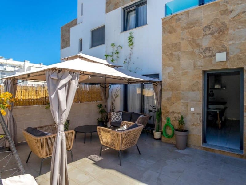 3 soverom Kjedet enebolig til salgs i Orihuela med svømmebasseng - € 315 000 (Ref: 10132708)