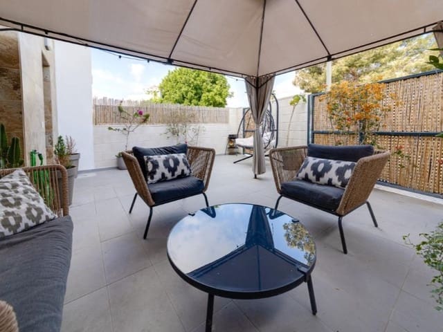 3 soverom Kjedet enebolig til salgs i Orihuela ciudad, Orihuela med svømmebasseng - € 315 000 (Ref: 10132708)