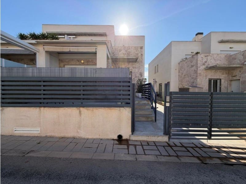 3 sovrum Semi-fristående Villa till salu i Torrevieja med pool garage - 370 000 € (Ref: 10132710)