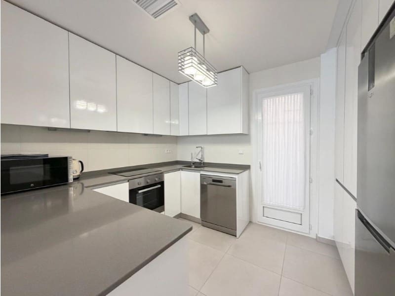3 sovrum Semi-fristående Villa till salu i Torrevieja med pool garage - 370 000 € (Ref: 10132710)