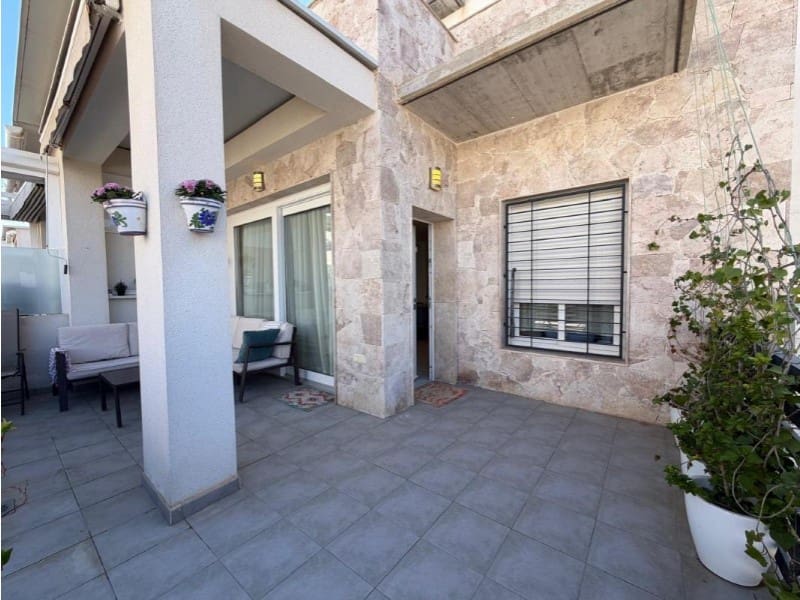 3 sovrum Semi-fristående Villa till salu i Torrevieja med pool garage - 370 000 € (Ref: 10132710)