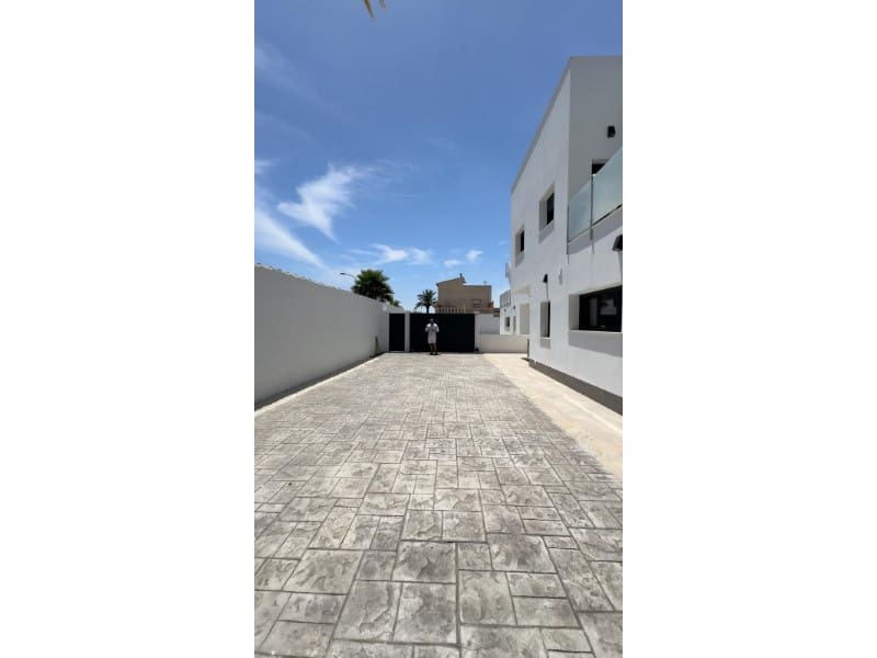 5 soverom Villa til salgs i Aguas Nuevas med svømmebasseng garasje - € 980 000 (Ref: 10135967)